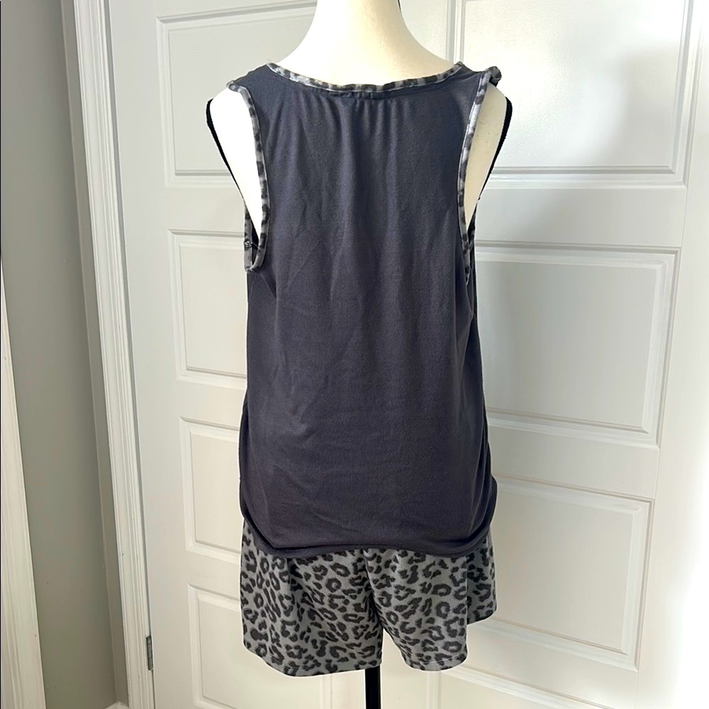 Lucky Brand 2 Piece Gray Pajama Set with Leopard Print Soft and Comfortable - Picture 6 of 9